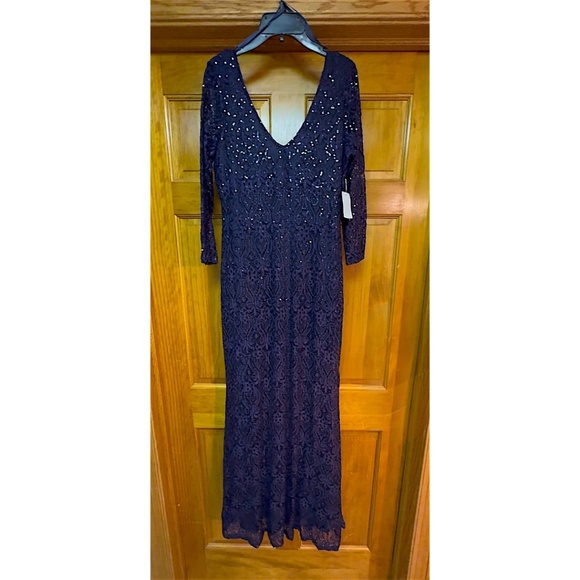 Women’s Formal Dress Size 8 MARINA Navy Sequined Lace Long Sleeves Evening Gown - Picture 5 of 5